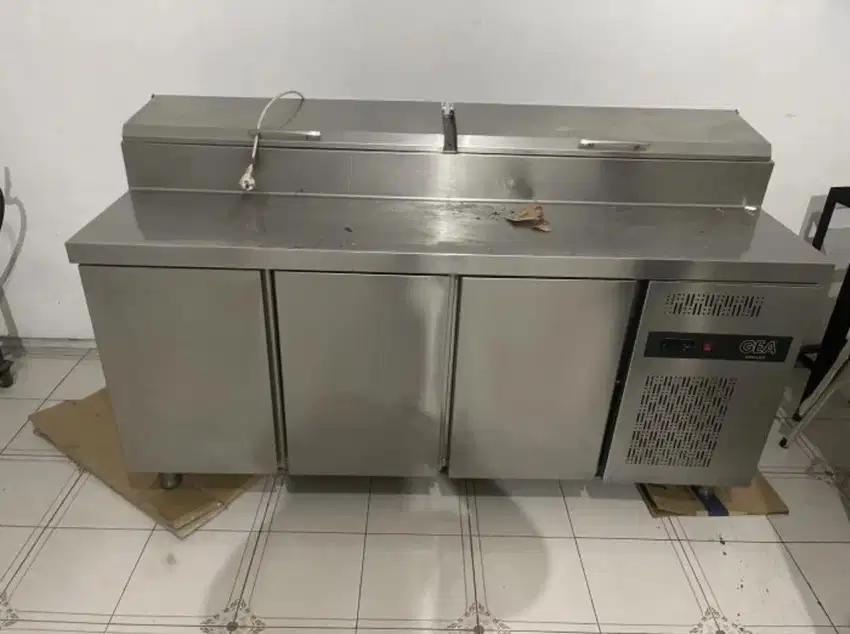 Under counter chiller gea malang original for pizza salad kitchen