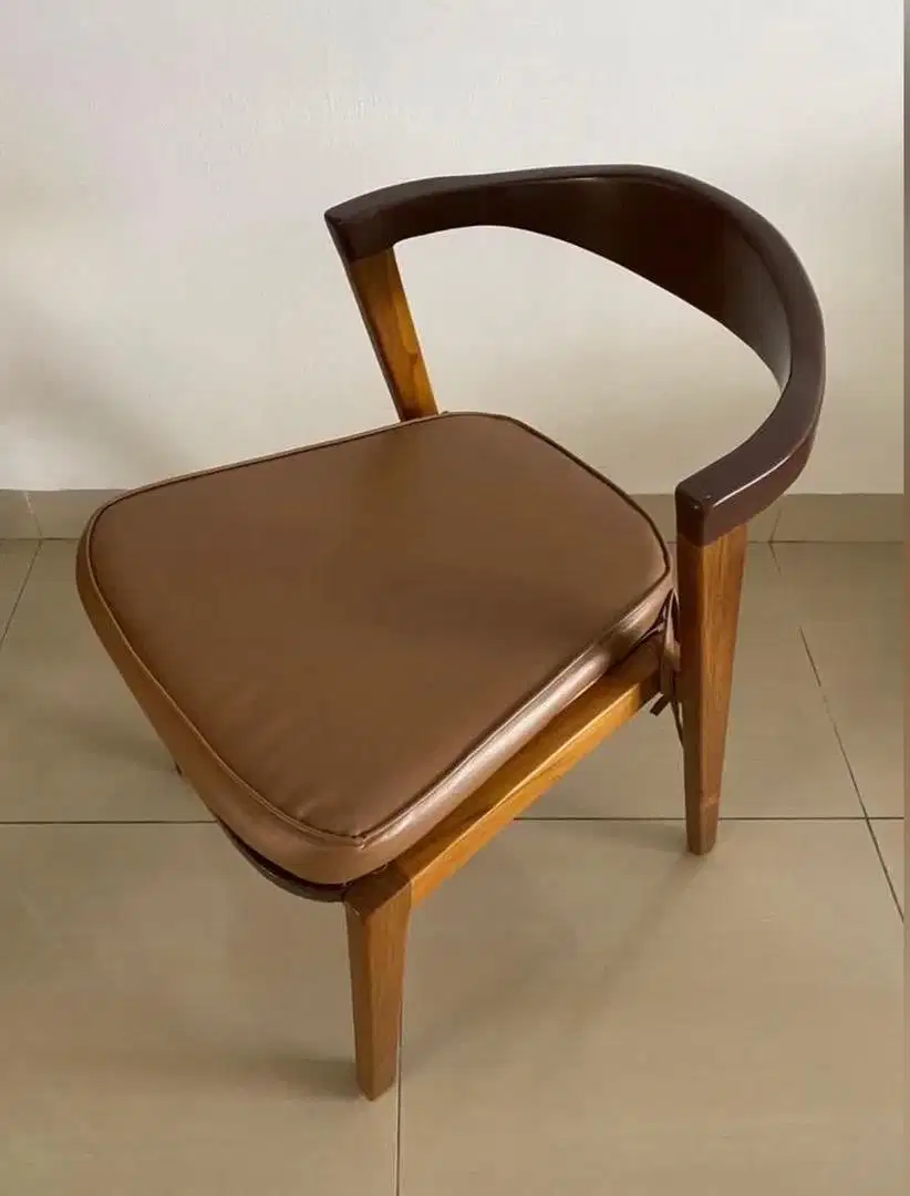 Kursi teras kayu