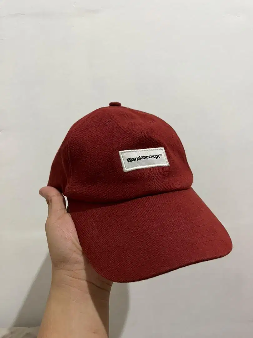 Topi Merah Maroon