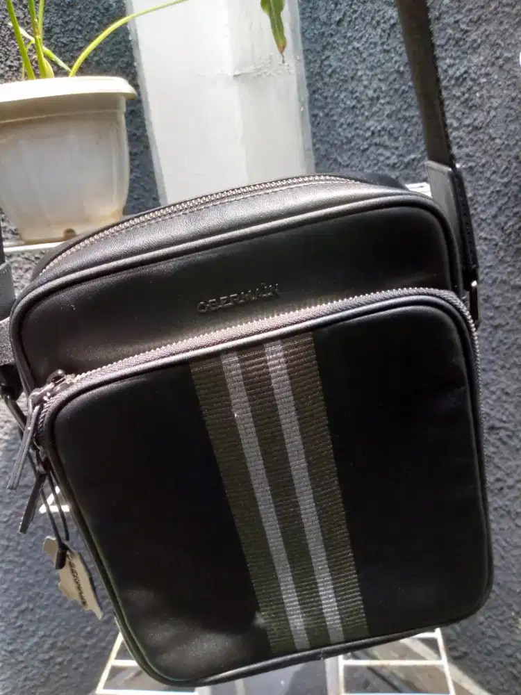 PRELOVED Tas OBERMAIN jamin ORI 100%