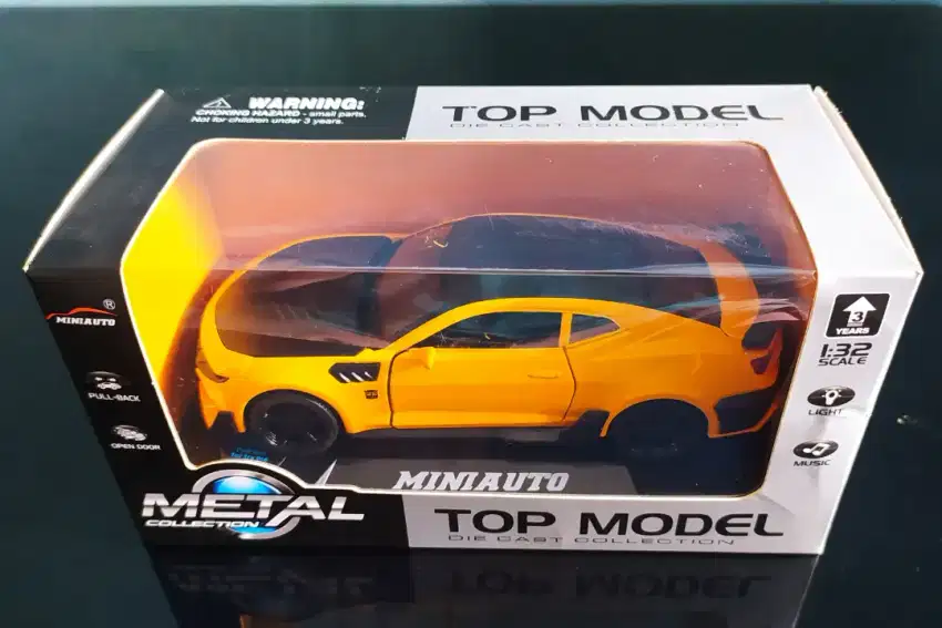 Diecast chevrolet camaro bumblebee