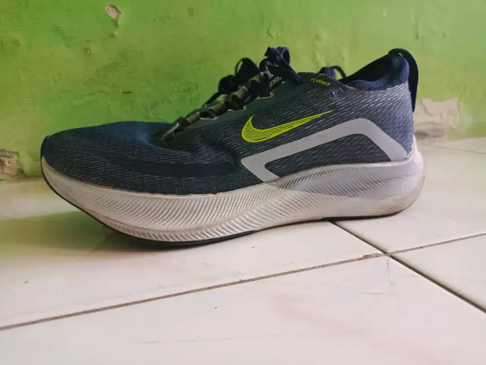 Di jual cepat sepatu running wanita nike flyknit ukuran 7 US original