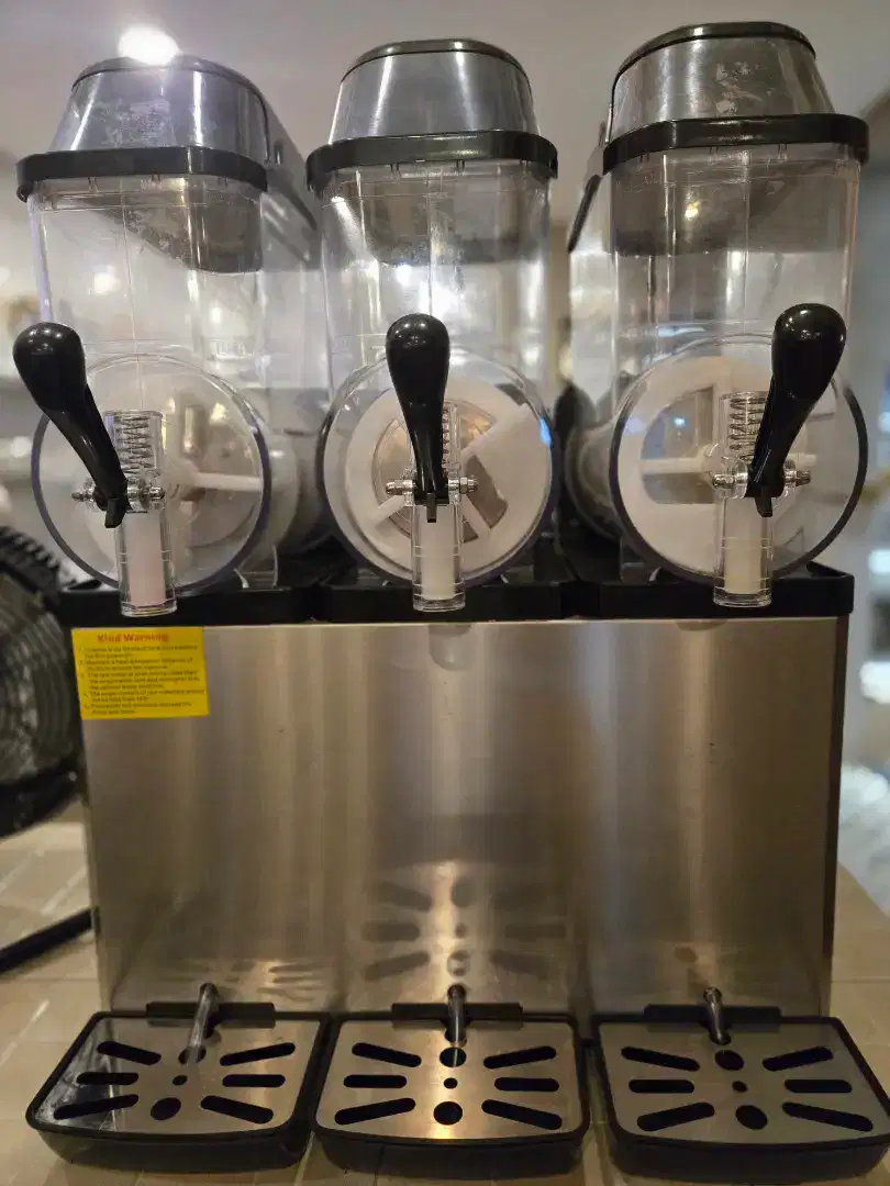 Slush Machine/ mesin pembuat es salju