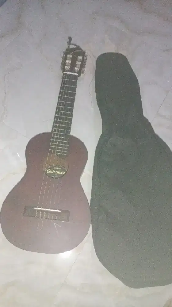 Guitalele Yamaha 6 Senar