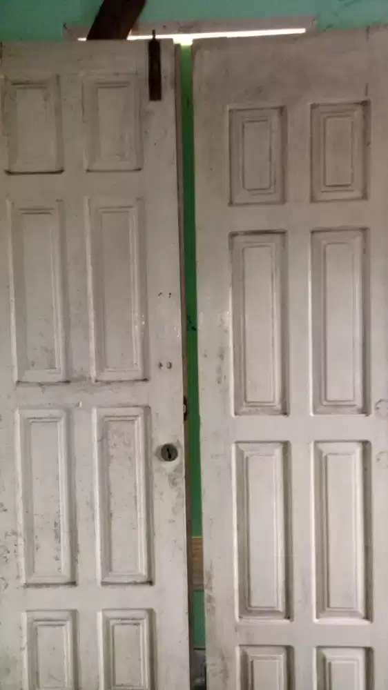 Pintu rumah jati