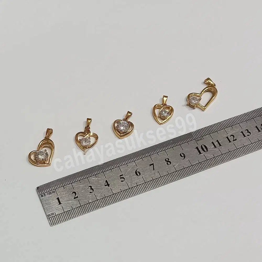 Liontin LOVE Gold Diamond Aksesoris Souvenir Gift Accessories Pendant