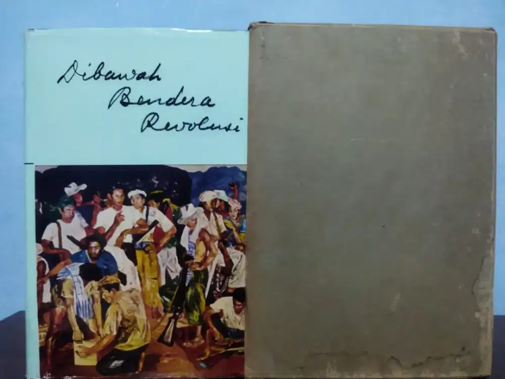 buku Di bawah bendera revolusi