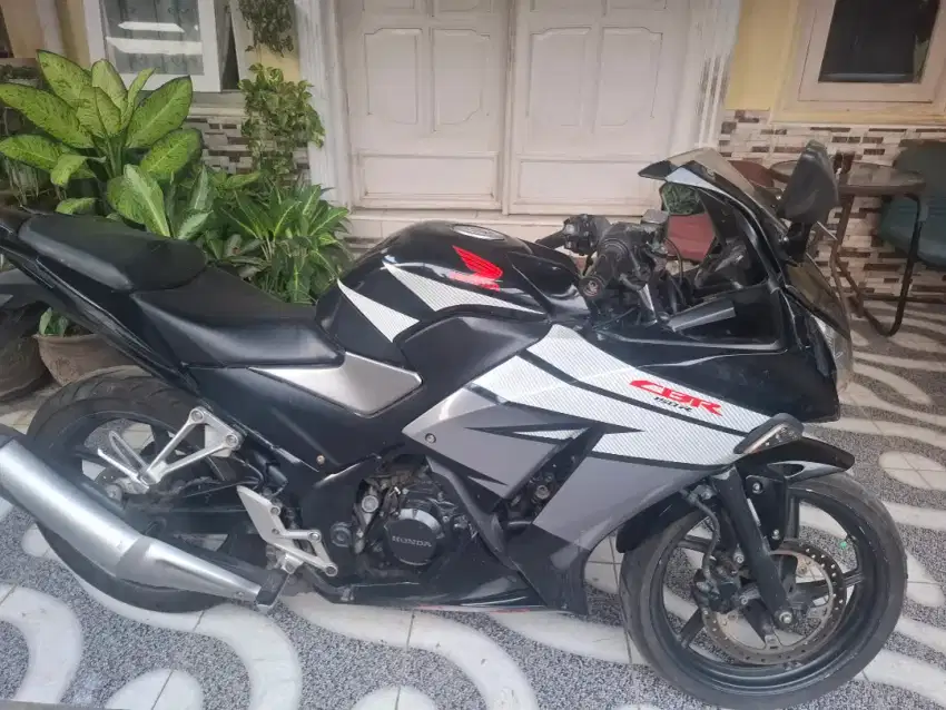 Honda CBR 2016 hitam