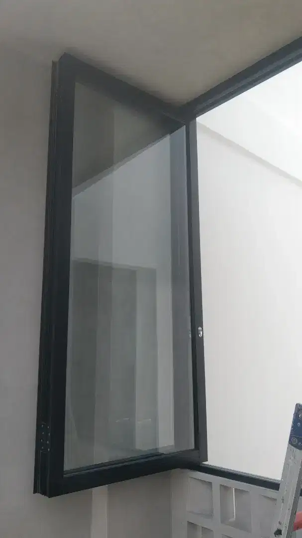 Jendela aluminium kaca lipat