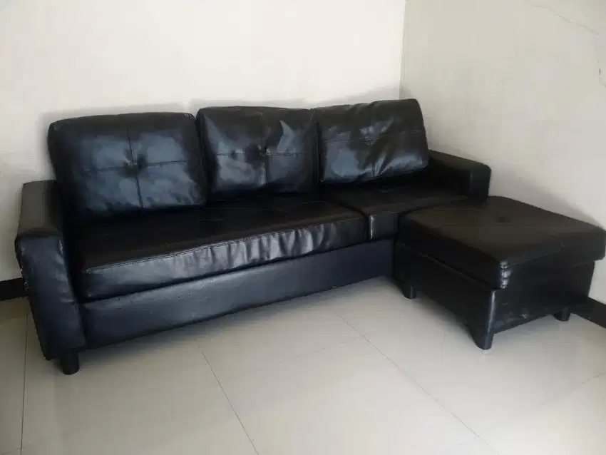 Dijual Sofa warna hitam informa