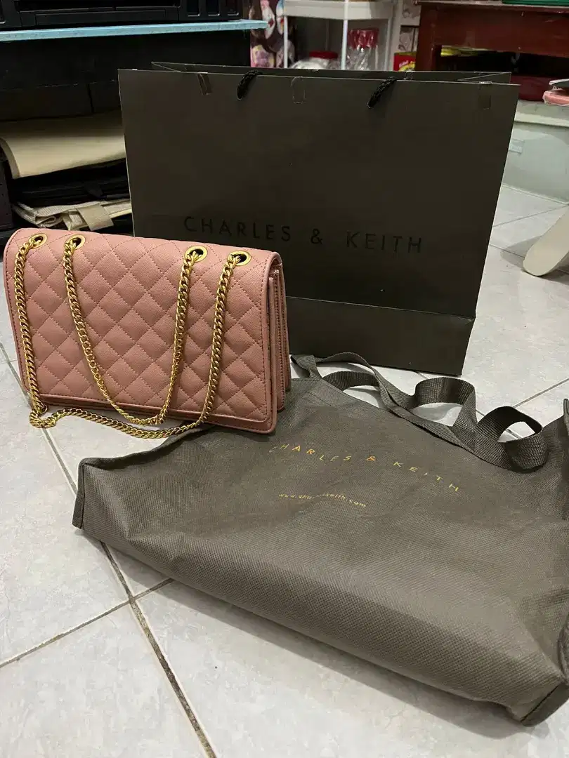 Tas charles and keith