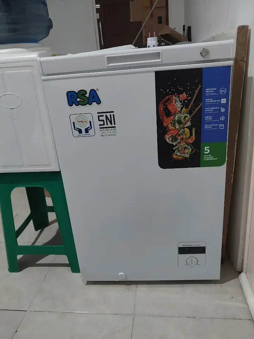 Dijual freezer bekas pemakaian 1 bulan