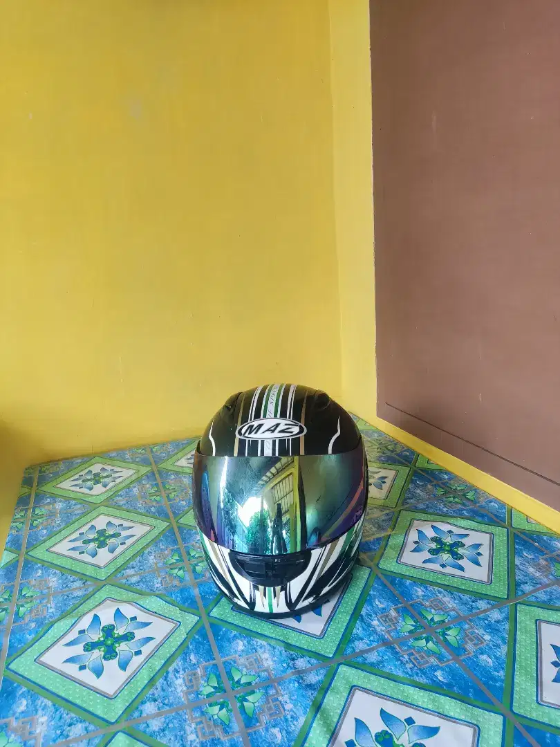 Helm MAZ ukuran L