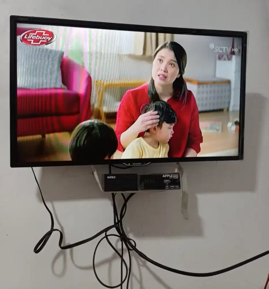 TV analog Sharp 24 inc beserta STB nya