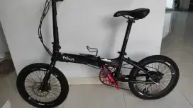 Sepeda lipat Fnhon Blast hitam Shimano 8 speed