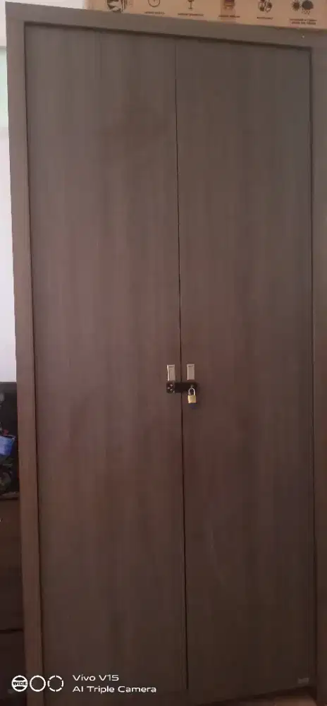 Lemari kokohanti rayap