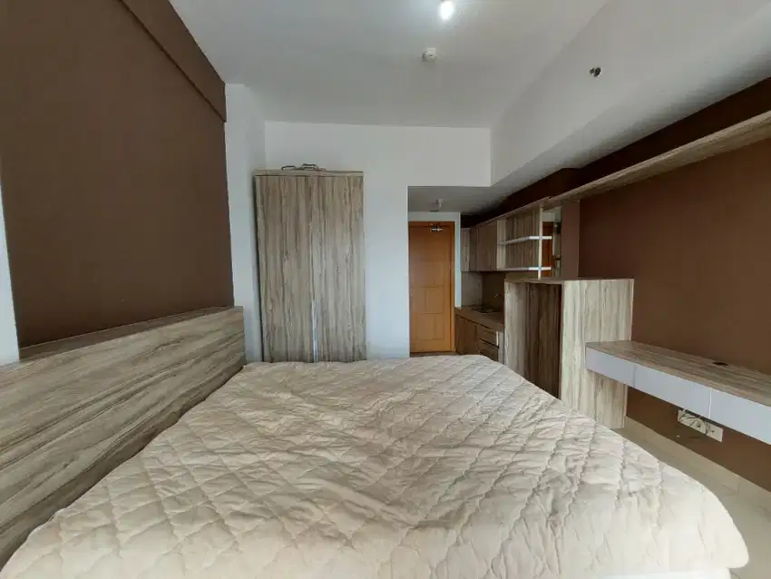 Di sewakan studio furnish tahunan apartement the nest