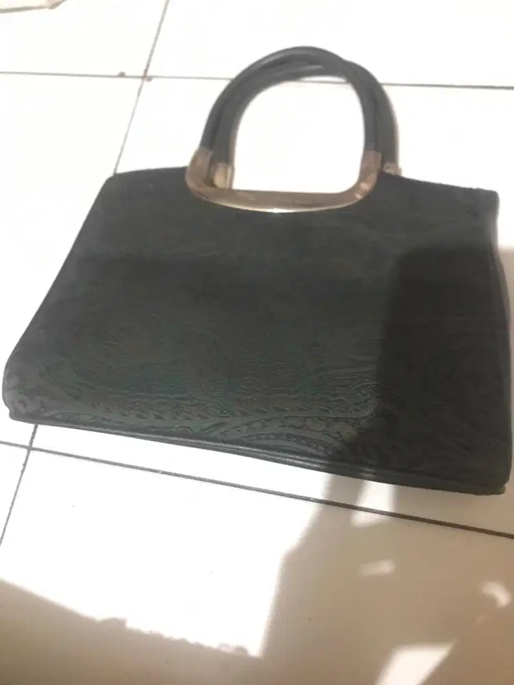 tas pesta bahan kulit motif
