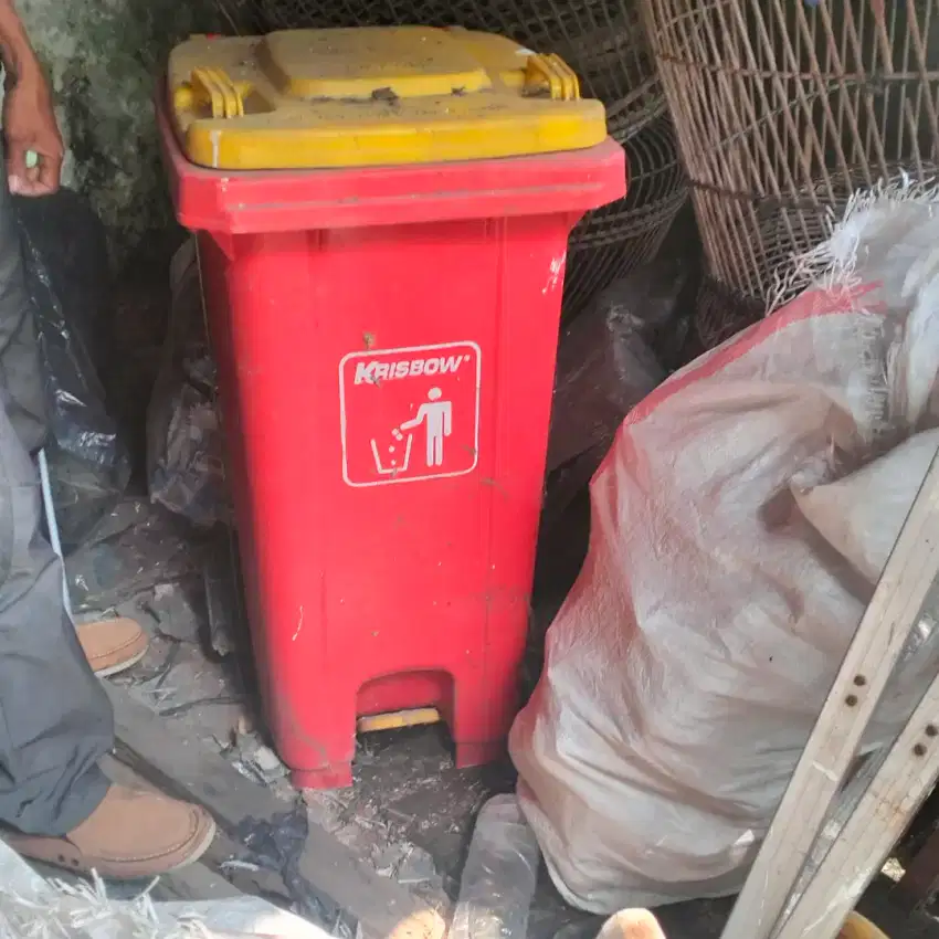 Tempat sampah masih bagus