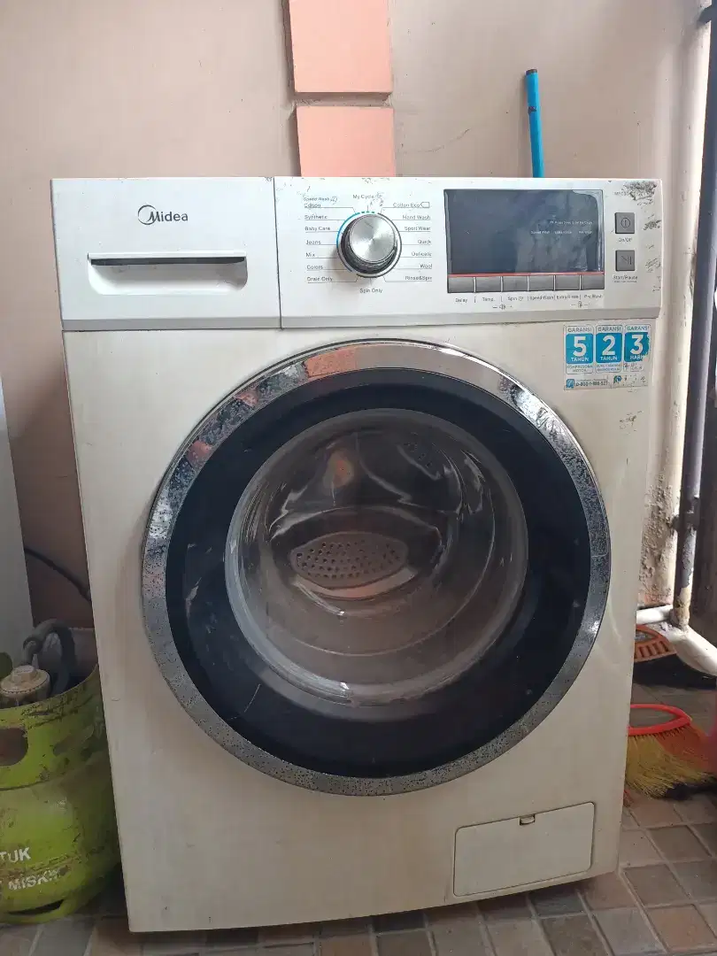 Mesin cuci front loading