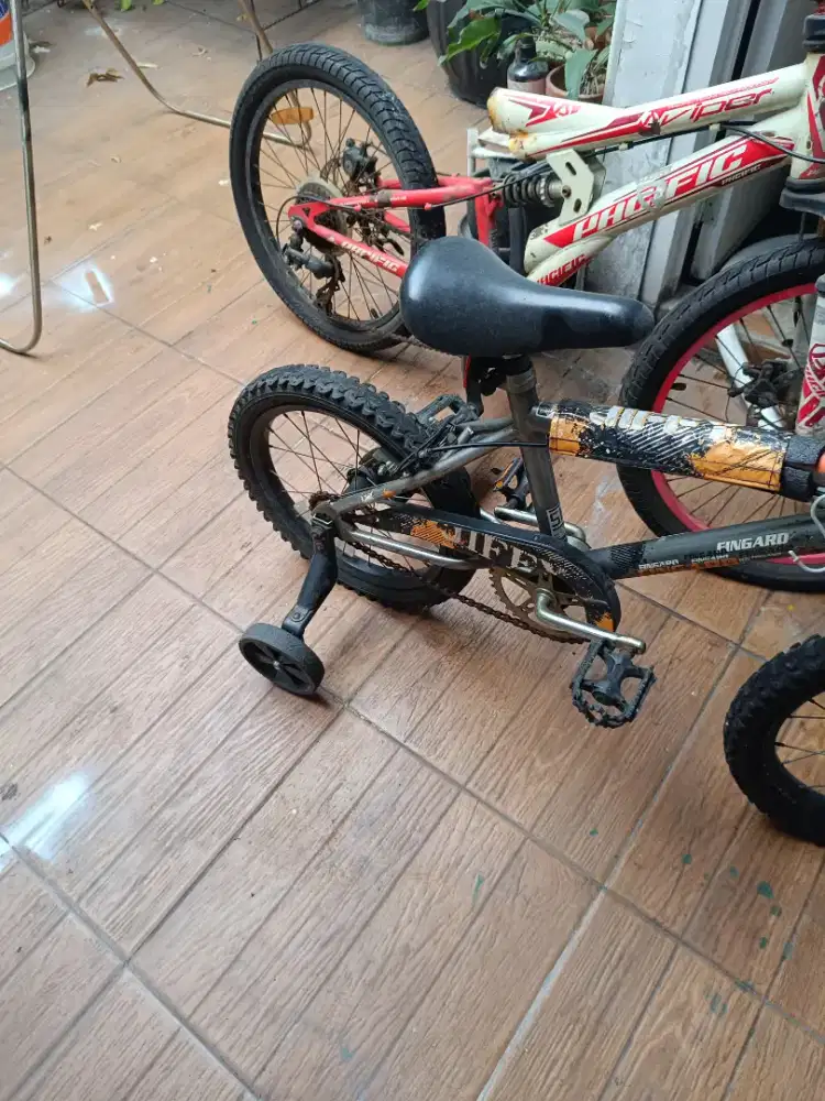 Sepeda anak roda bantu