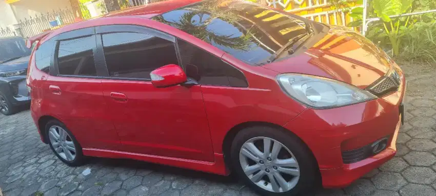 Jazz RS Matic Merah