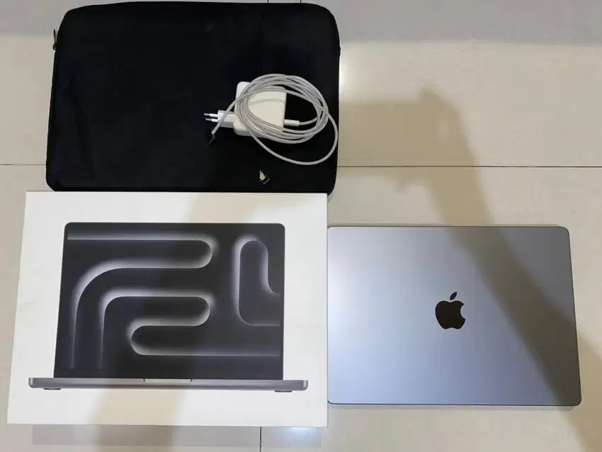 Macbook Pro M3 2024 14 inch 512 GB 8GB RAM