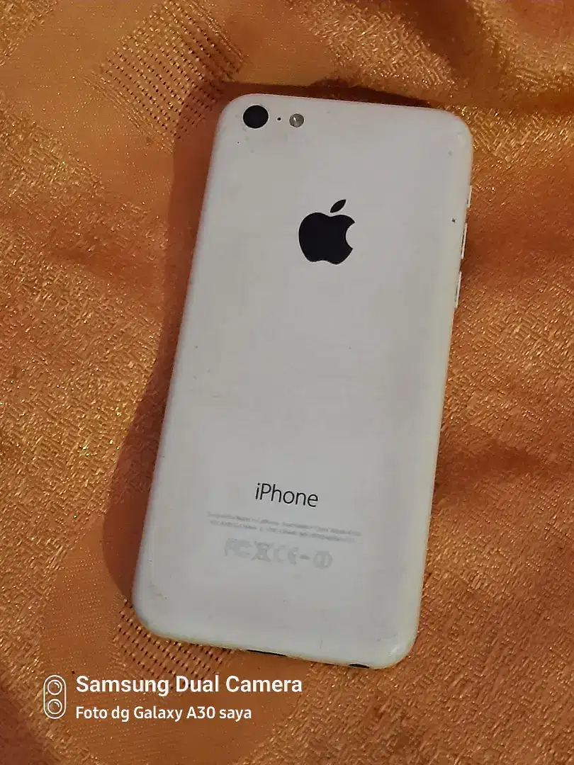 Iphone 5C kondisi mati, layar pecah lainya mulus, I cluod tidak tahu