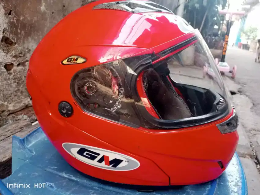 Helm GM integra solid size L