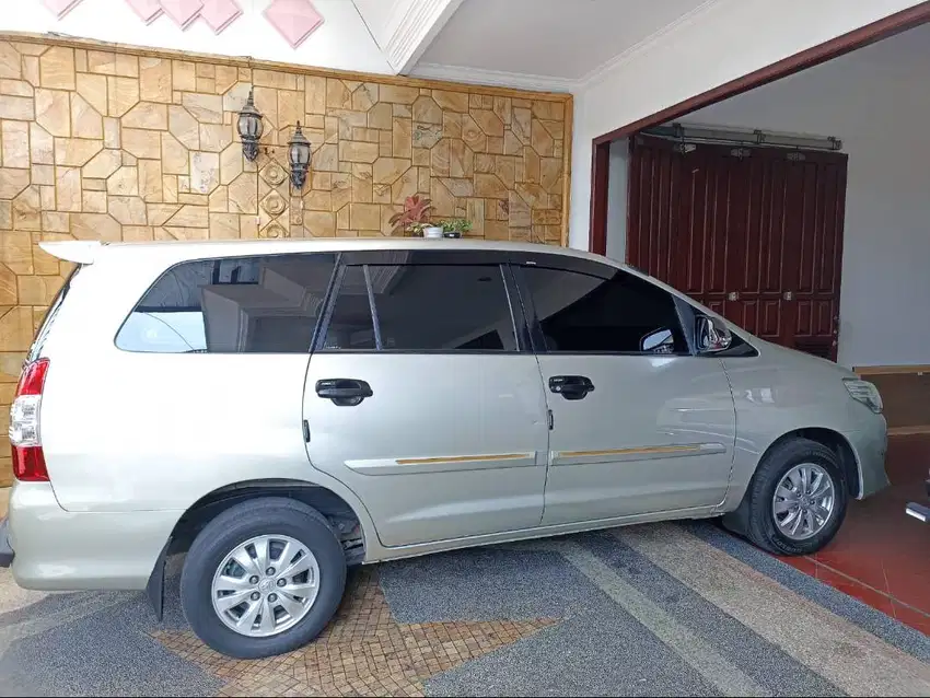 Toyota Kijang Innova (2013)