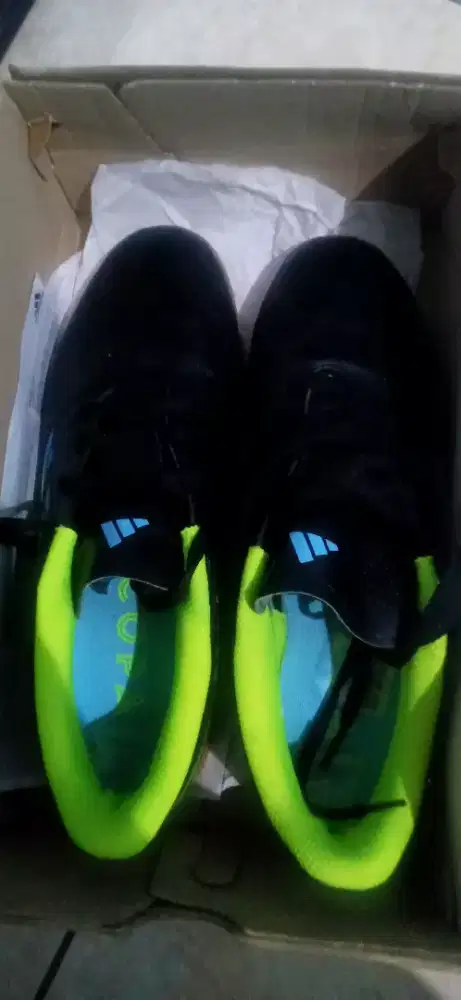 Sepatu futsal dan bola baru 2 psang