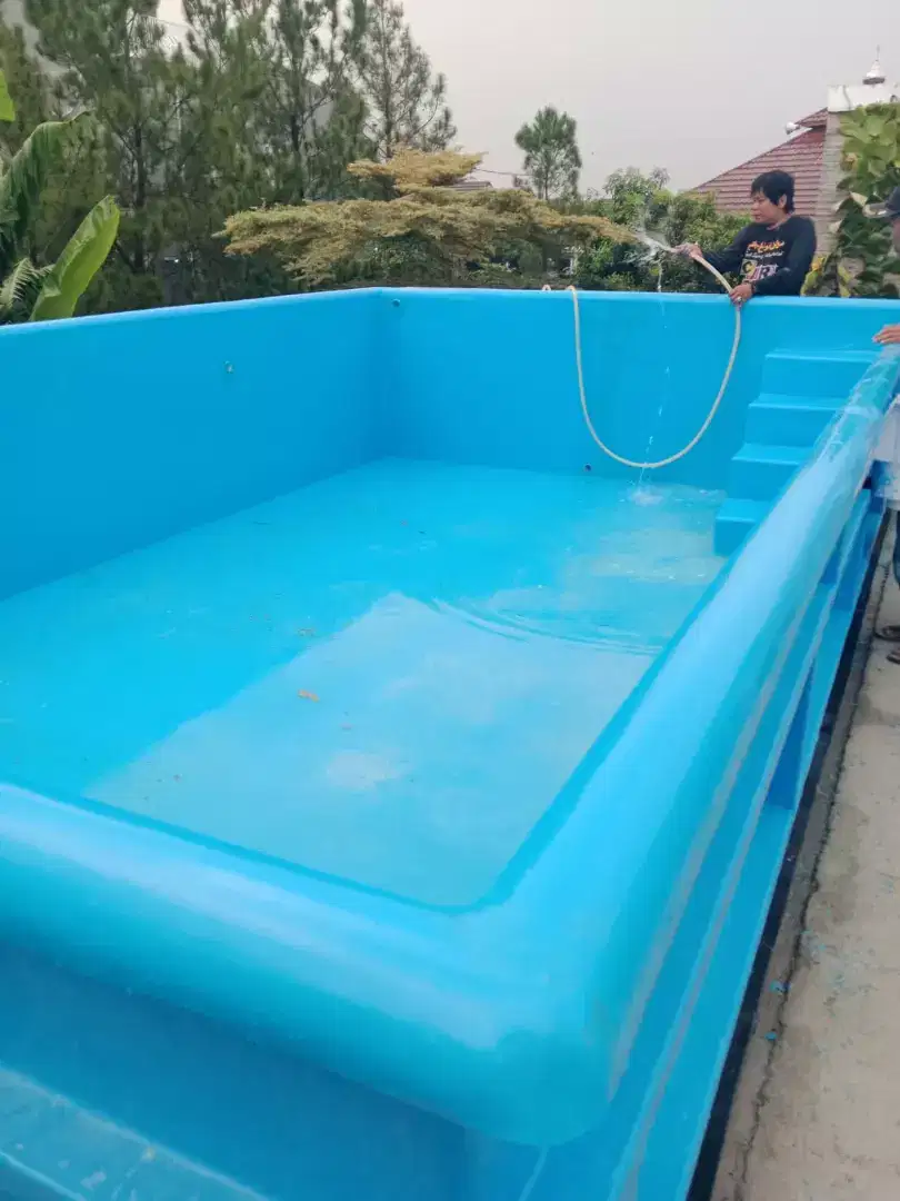 Kolam renang fiberglass