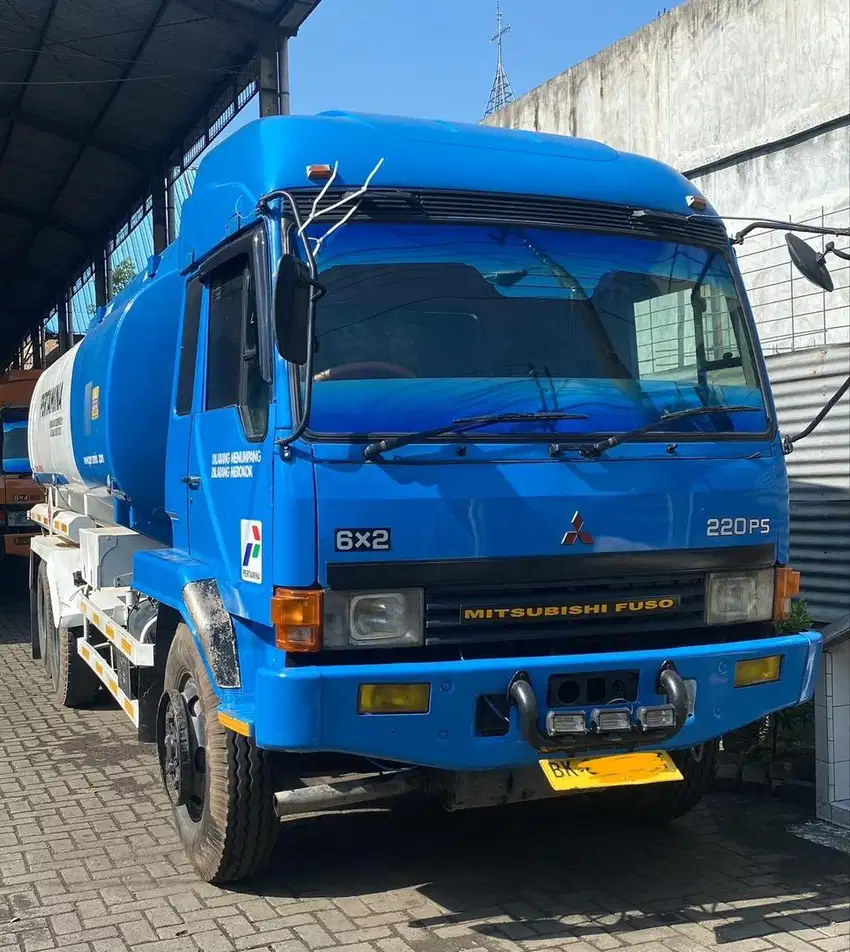 Mitsubishi Fuso 6x2 2013 Tangki Pertamina,Bisa ubah ke Truck atau Box