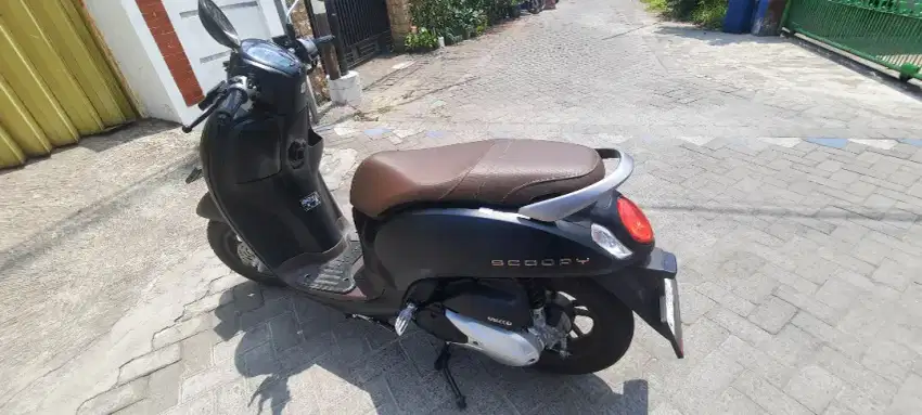 Scoopy prestige black like new