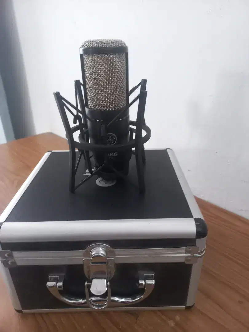 Mic Studio AKG P220