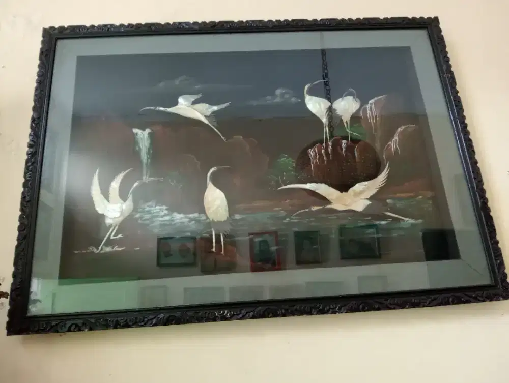 Lukisan terbuat dari kulit kerang mutiara