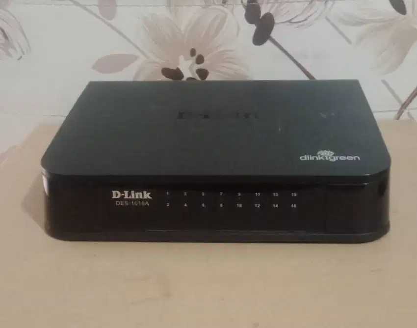 Switch Hub D-Link DLink 16 Port 10/100 DES 1016A d link des 1016a swit