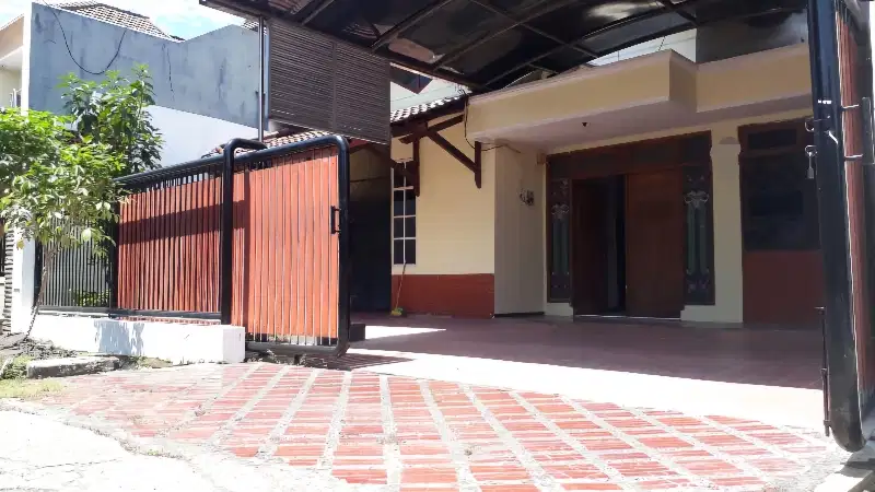 Disewakan Rumah Bersih Cocok Untuk Kantor di Pondok Tjandra Sidoarjo