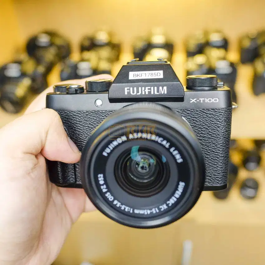 Fujifilm XT100 kit 15-45mm Hitam Fullset Like New