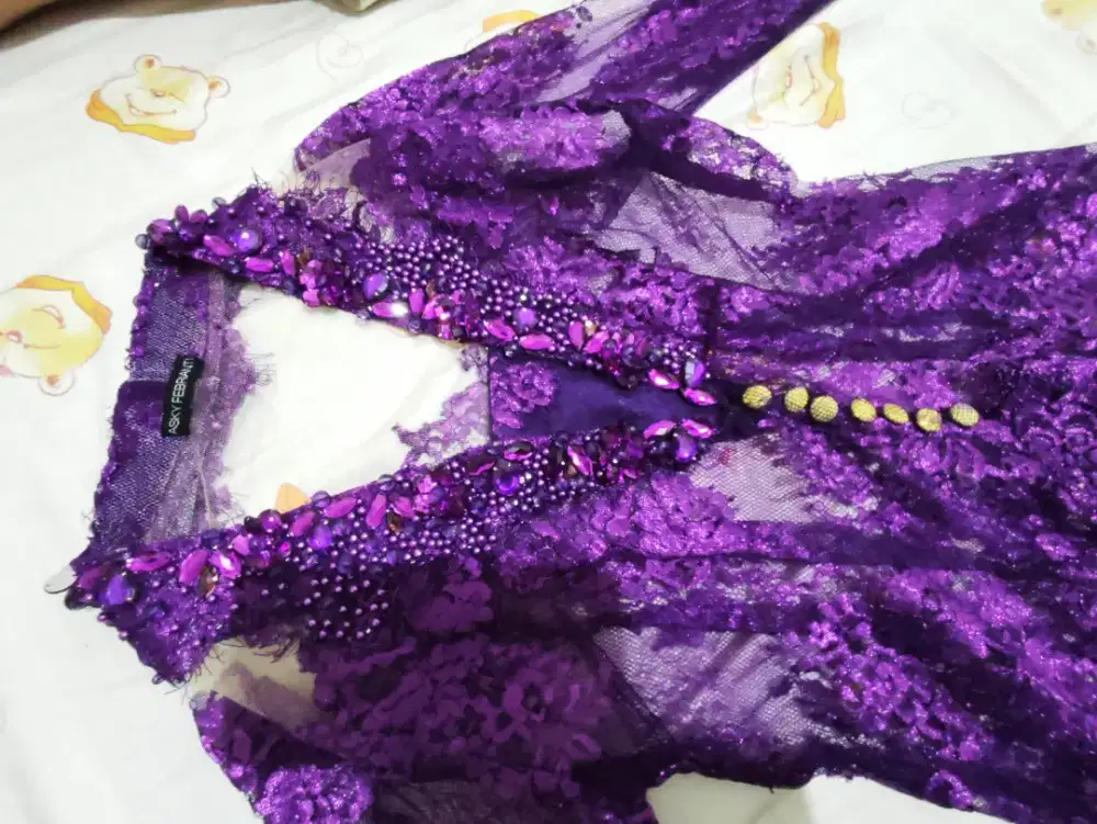 Atasan kebaya ungu