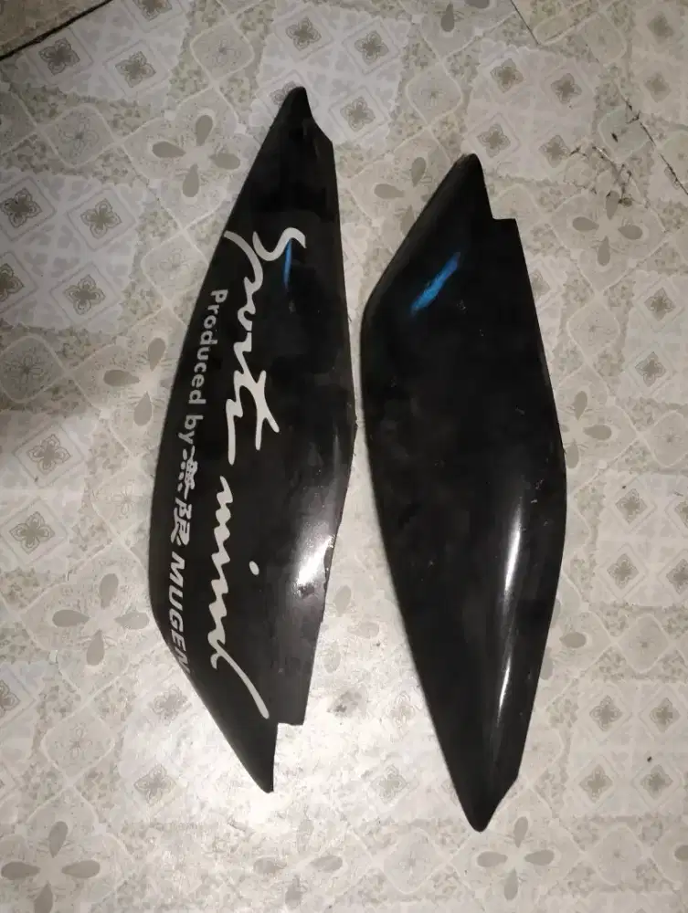 Cover lampu alis ayla