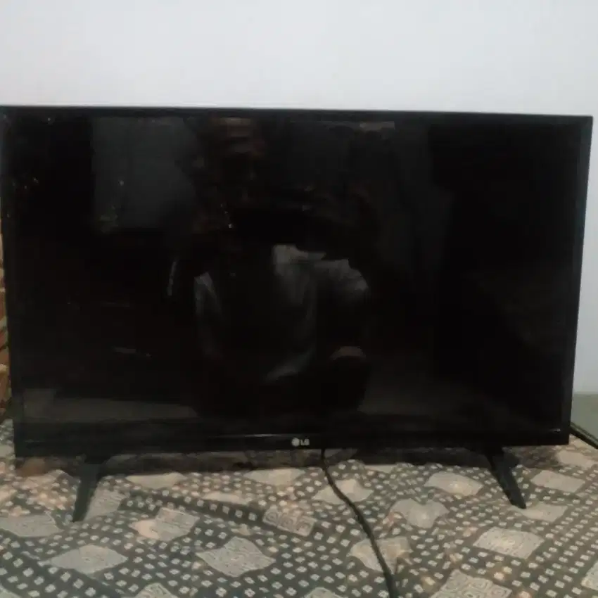 Tv LG LED 28inch(28TK430V)kondisi panel retak,lainnya berfungsi normal