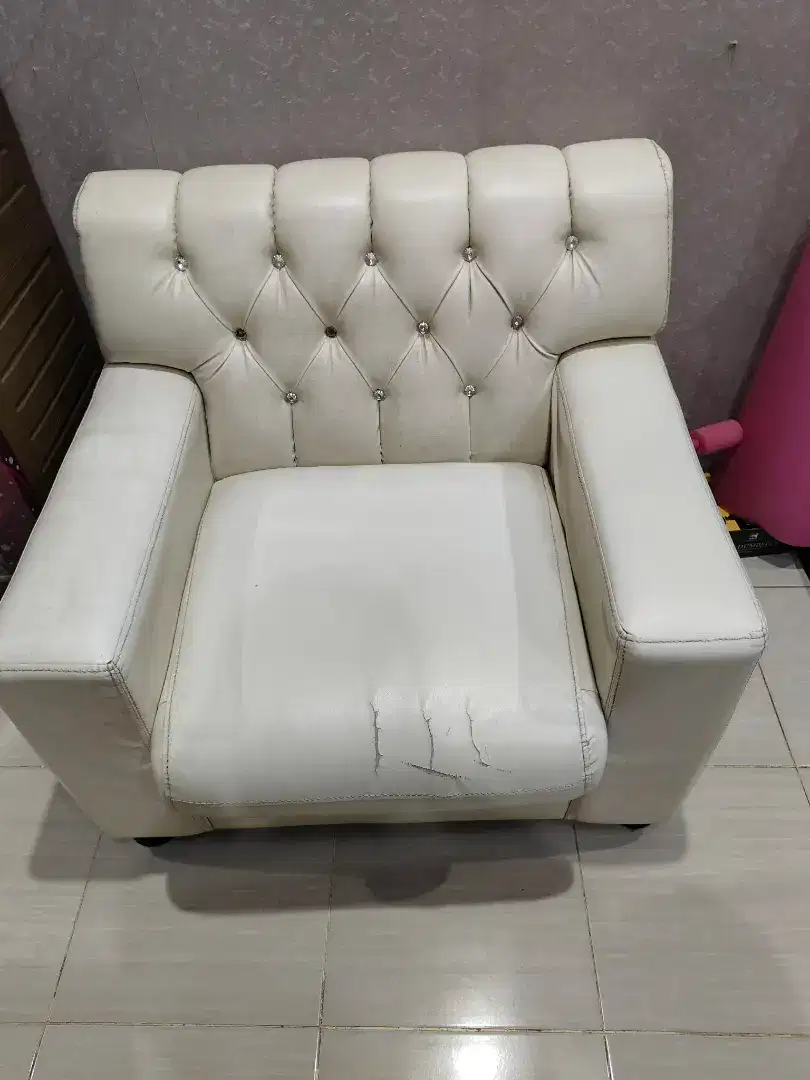 Sofa singer bahan kulit