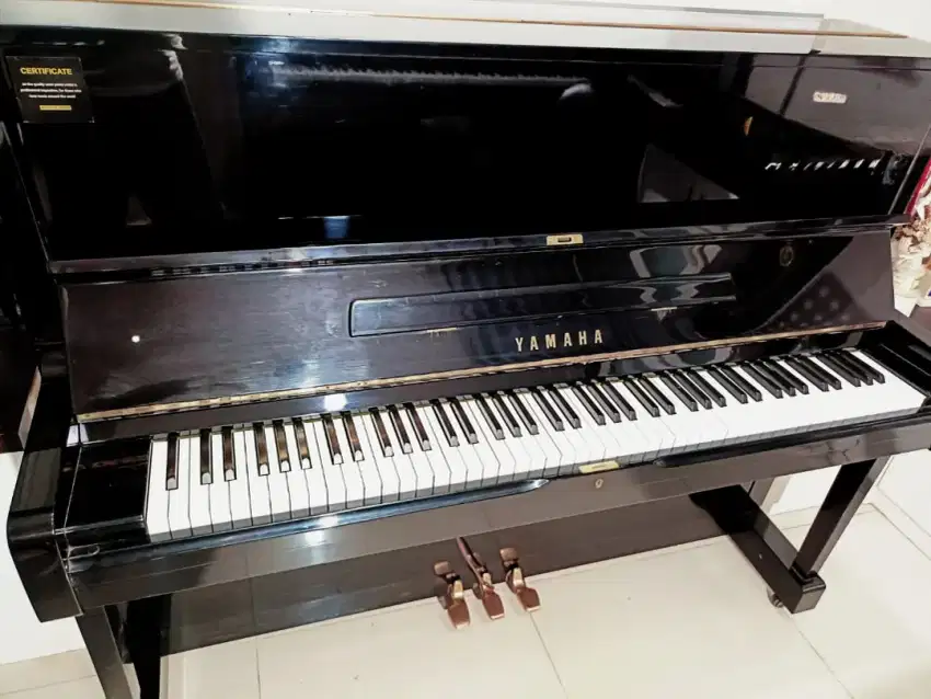 Piano Yamaha UX