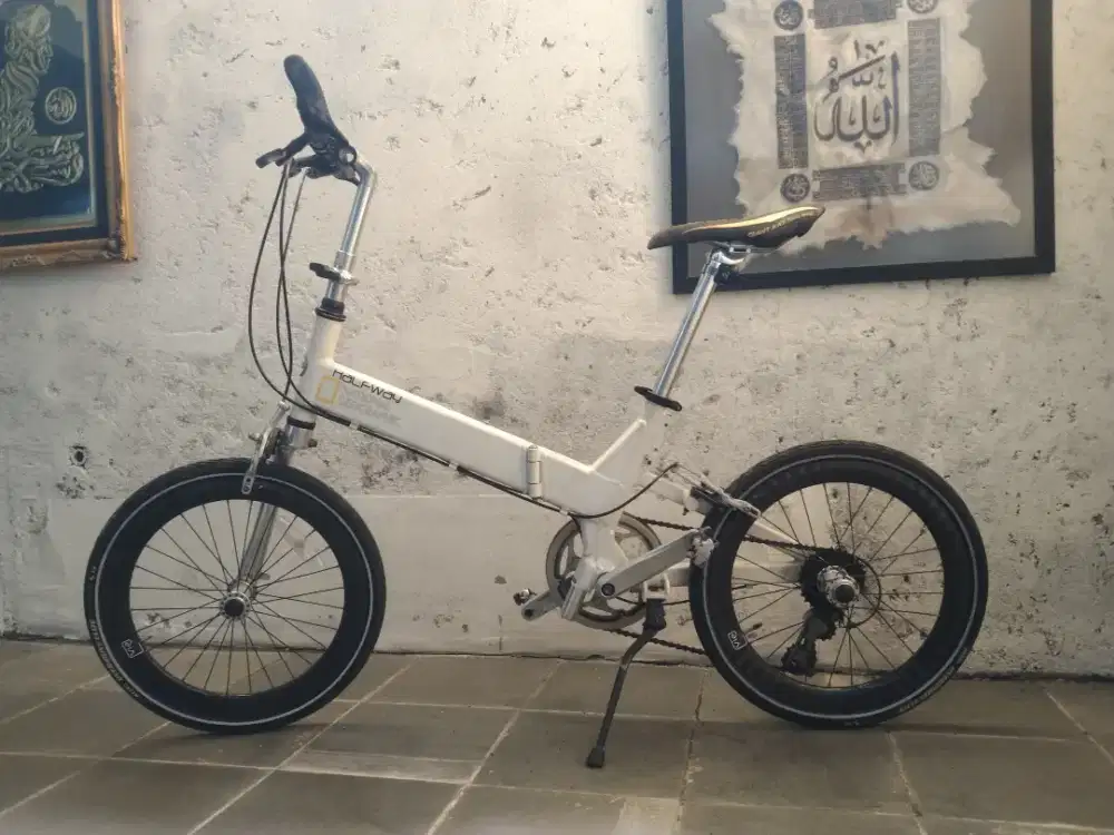 Sepeda lipat unik Giant halfway