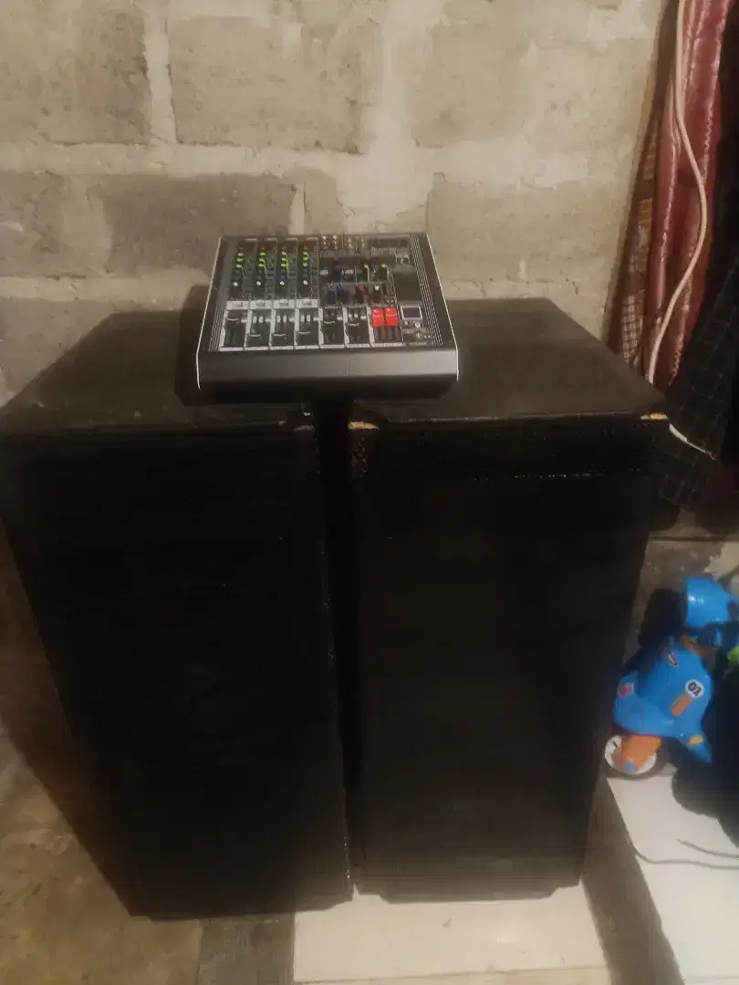 Di jual mixer sama box dua biji ada isinya acr