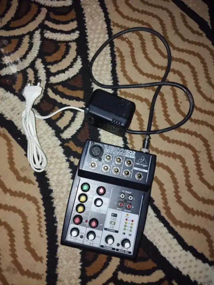 Mixer behringer xenyx 502