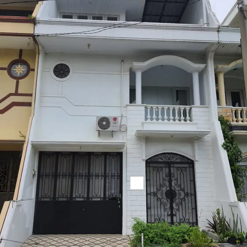 DISEWAKAN RUMAH FULL FURNISHED AREA TENGAH KOTA LOKASI STRATEGIS