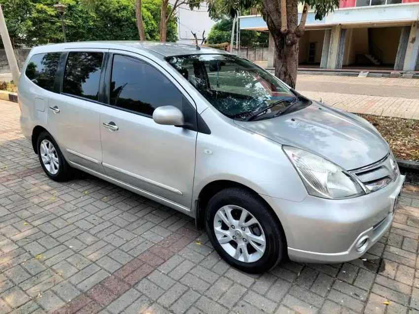 NISSAN GRAND LIVINA 1.5 XV MATIC 2011 76jt KM 136rb SILVER METALIK