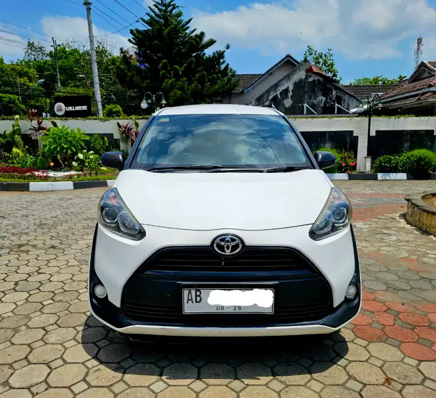 Toyota Sienta E CVT matic th 2017/2018